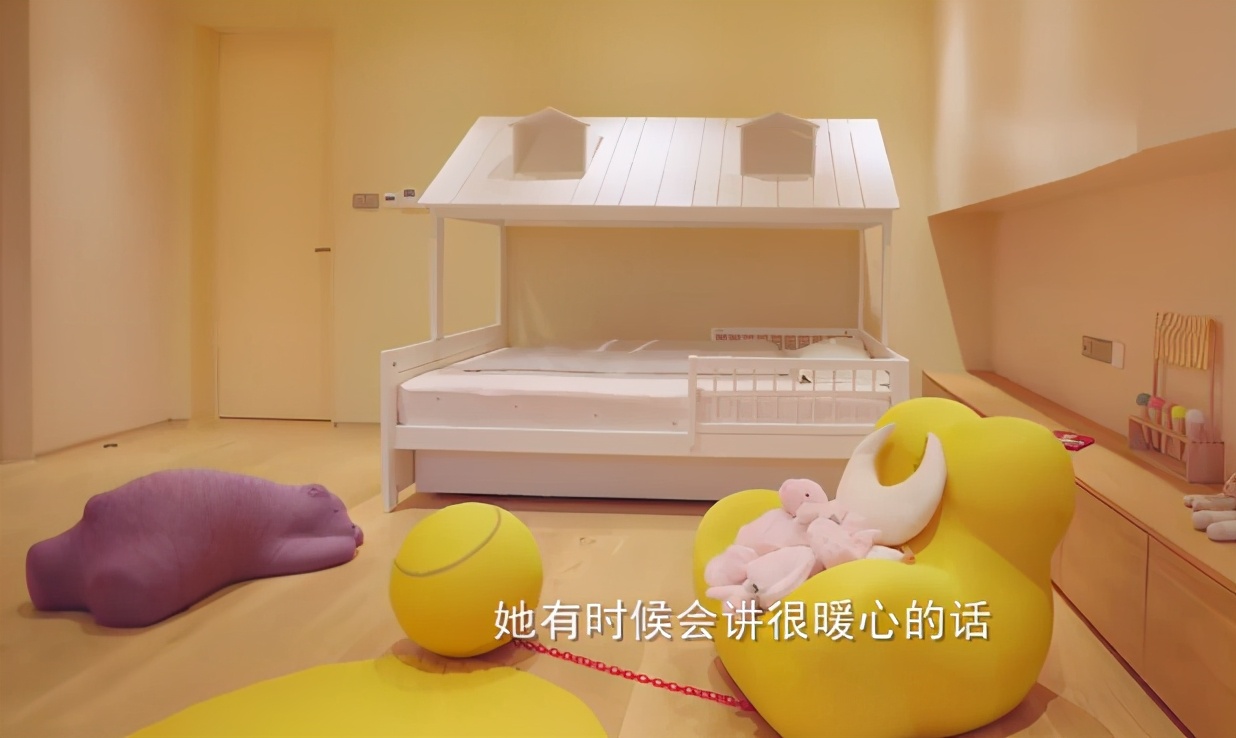 陈赫4岁女儿正脸罕曝光，脸蛋肉乎小眼睛像爸，