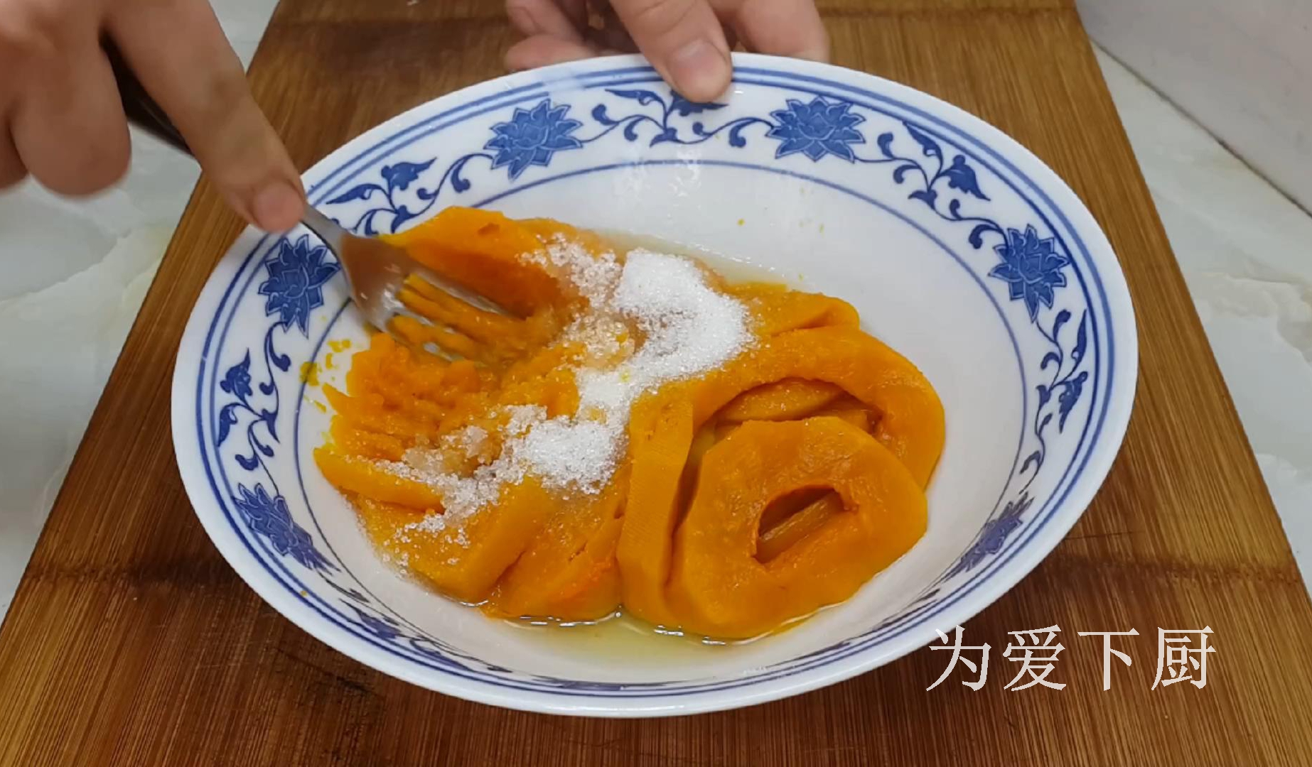 烙南瓜餅時，記住不要直接烙餅，大廚教你兩招，個個軟糯又香甜