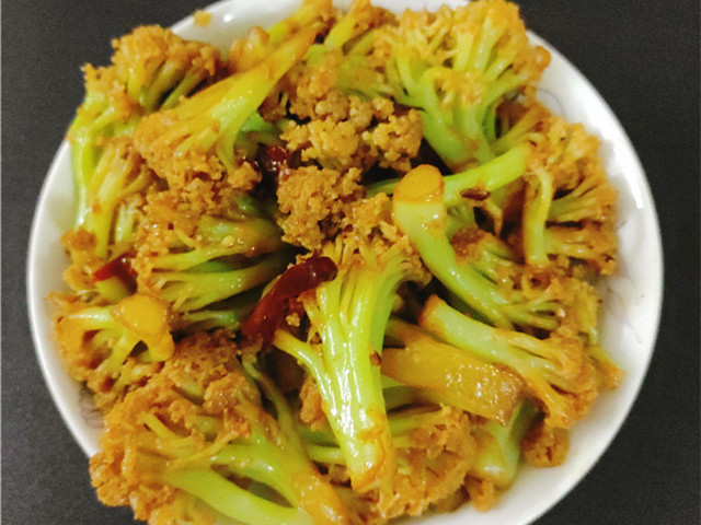 图片[1]-素版干锅菜花的正确做法 香辣脆爽 好吃下饭 关键做法还简单-起舞食谱网