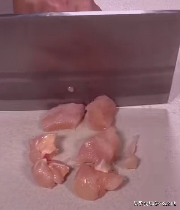 宫保鸡丁这么做，看着就有食欲，做法简单，又香又下饭，好好吃哦