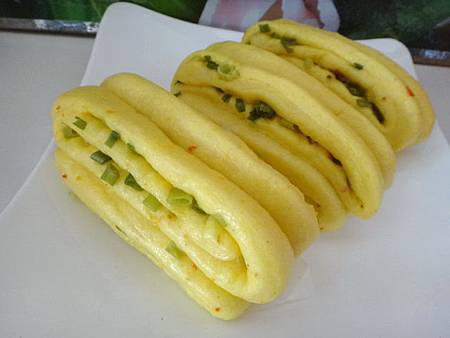 When steaming condensed milk steamed buns, it is wrong to only add yeast. If you add these two more, the steamed buns are fragrant, soft and chewy.