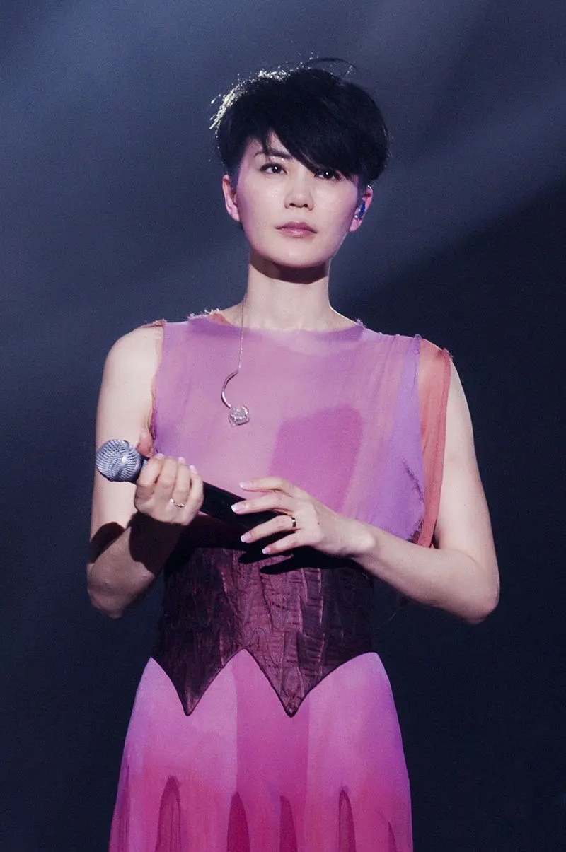 王菲与毛阿敏你更喜欢谁？无论唱歌还是做人，