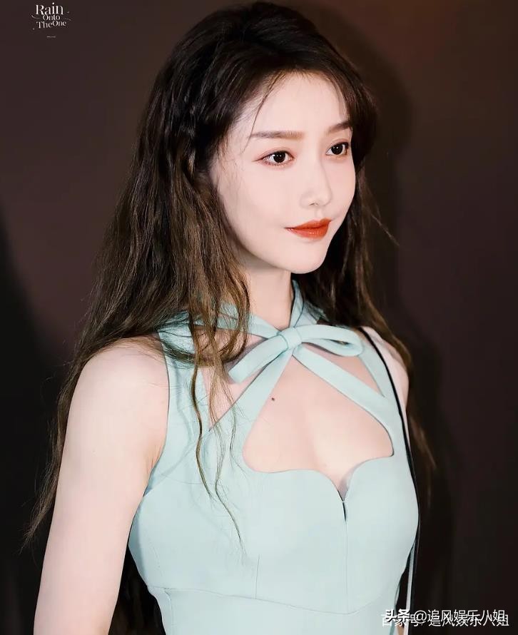 姜姜恋情曝光！共度一夜还玩亲亲，网友：我家白菜被拱了