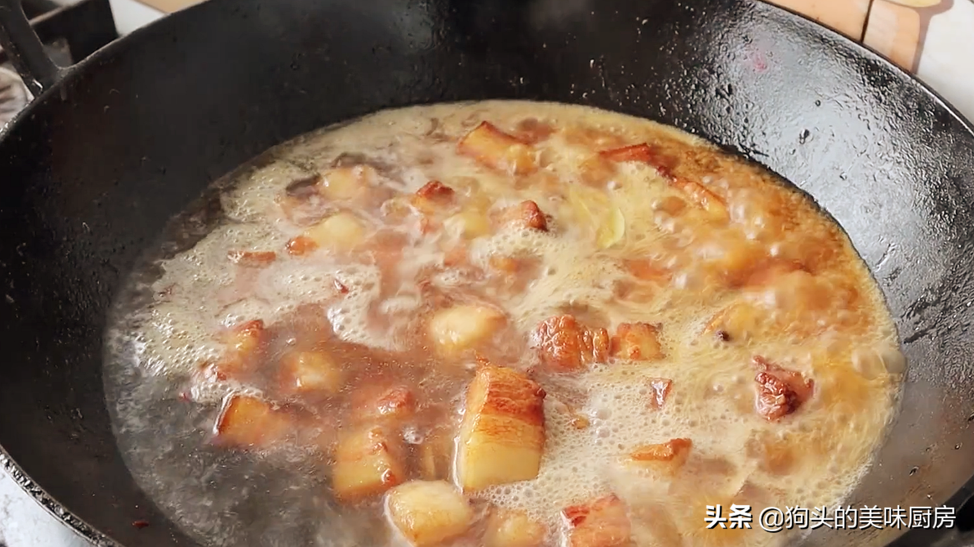 做紅燒肉時，掌握這些小技巧，紅燒肉不腥不柴，軟爛入味口感好