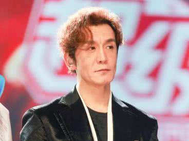 18年，做完最后一次化疗，李咏拉着哈文的手：别把我的遗体运回国