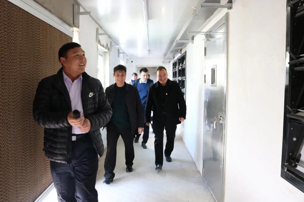 兰陵县新兴镇到兄弟乡镇考察学习