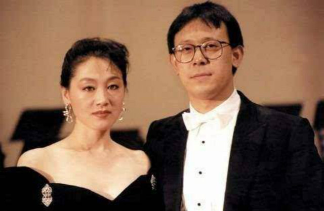 58岁老戏骨，27岁儿子智力只有4岁，让女儿“还债
