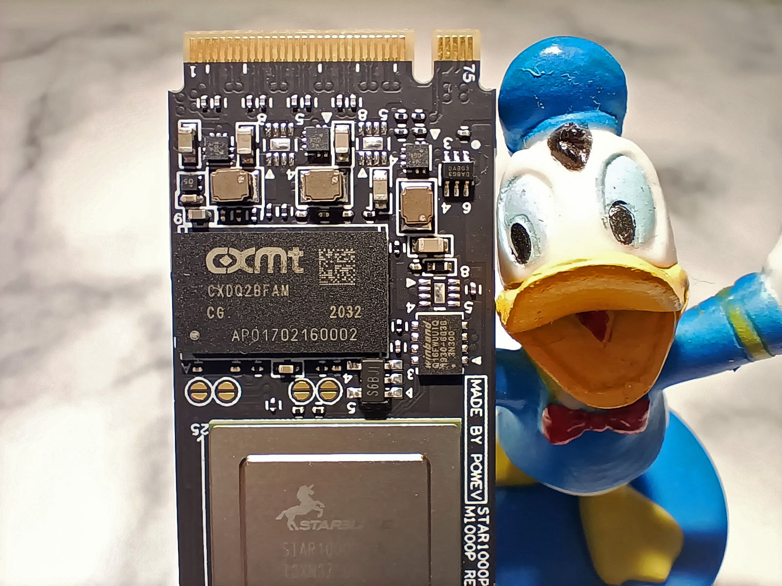长江存储、亿芯主控：光威弈Pro M.2 NVMe固态硬盘