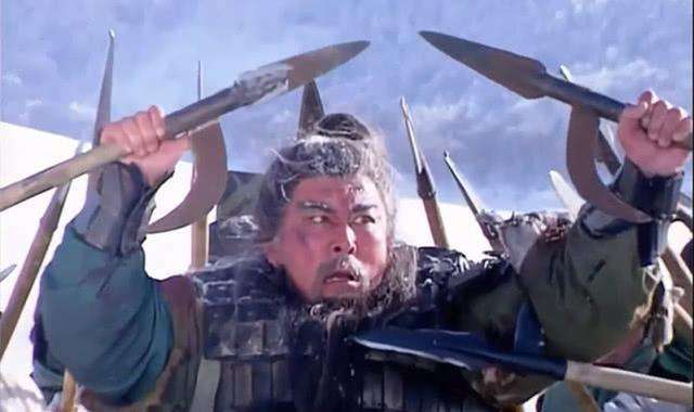 21年前暴雨冲出1古墓，专家出土2件东西，百姓大