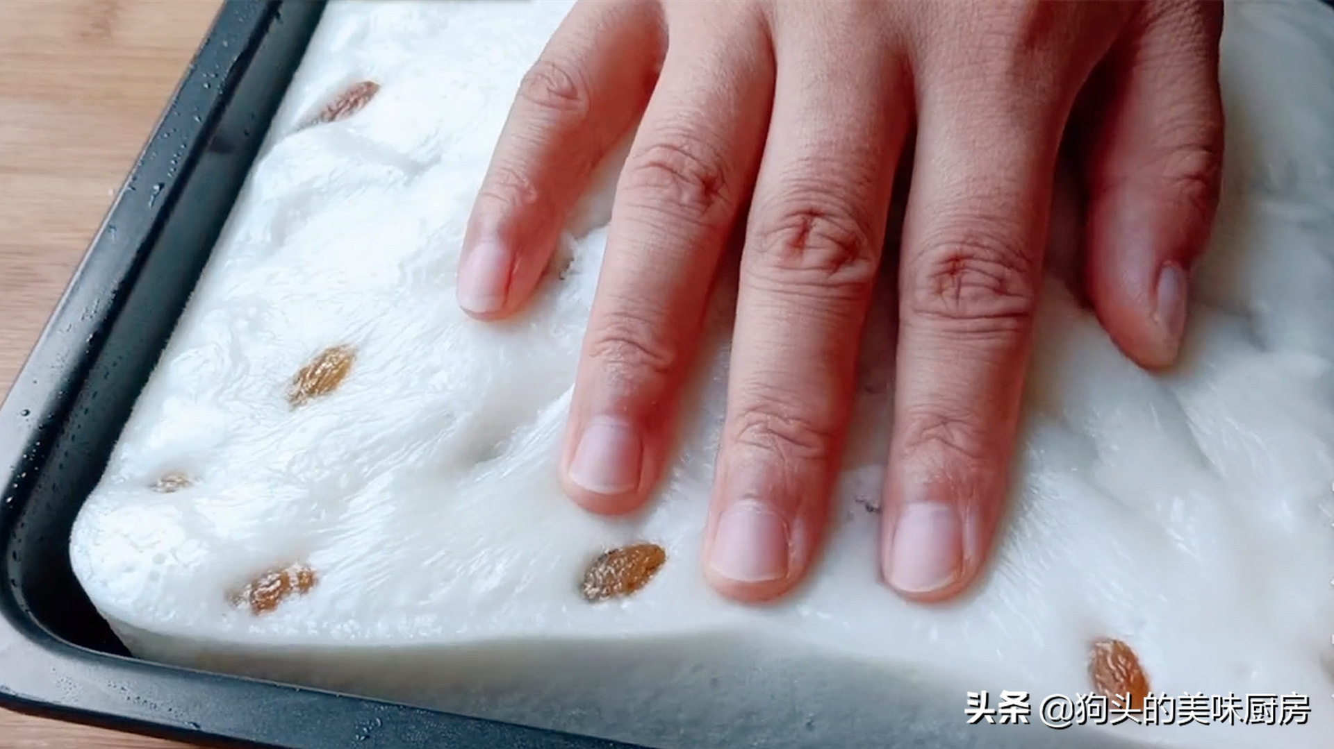 它比饅頭簡單，比麵包好吃，我家隔三差五就做，香甜鬆軟真好吃