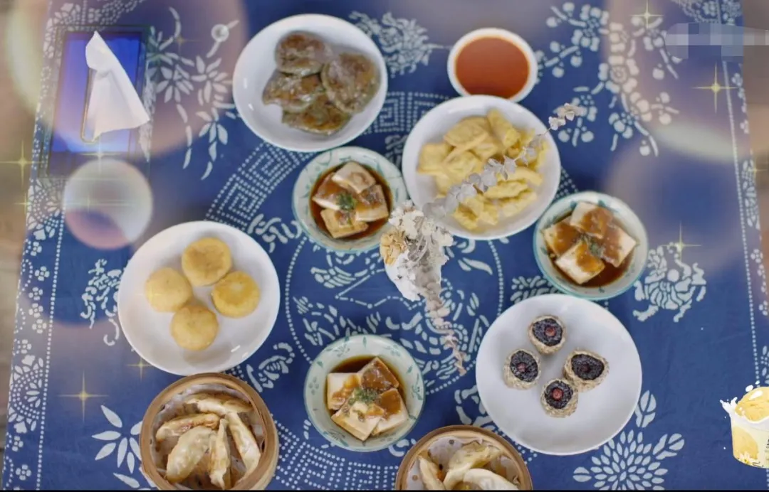 点一桌菜就吃几口,明星们录真人秀浪费食物一个比一个过分
