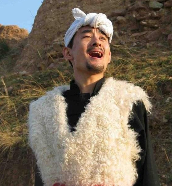 阿宝：从身价上亿到\"软饭男\"，神隐5年