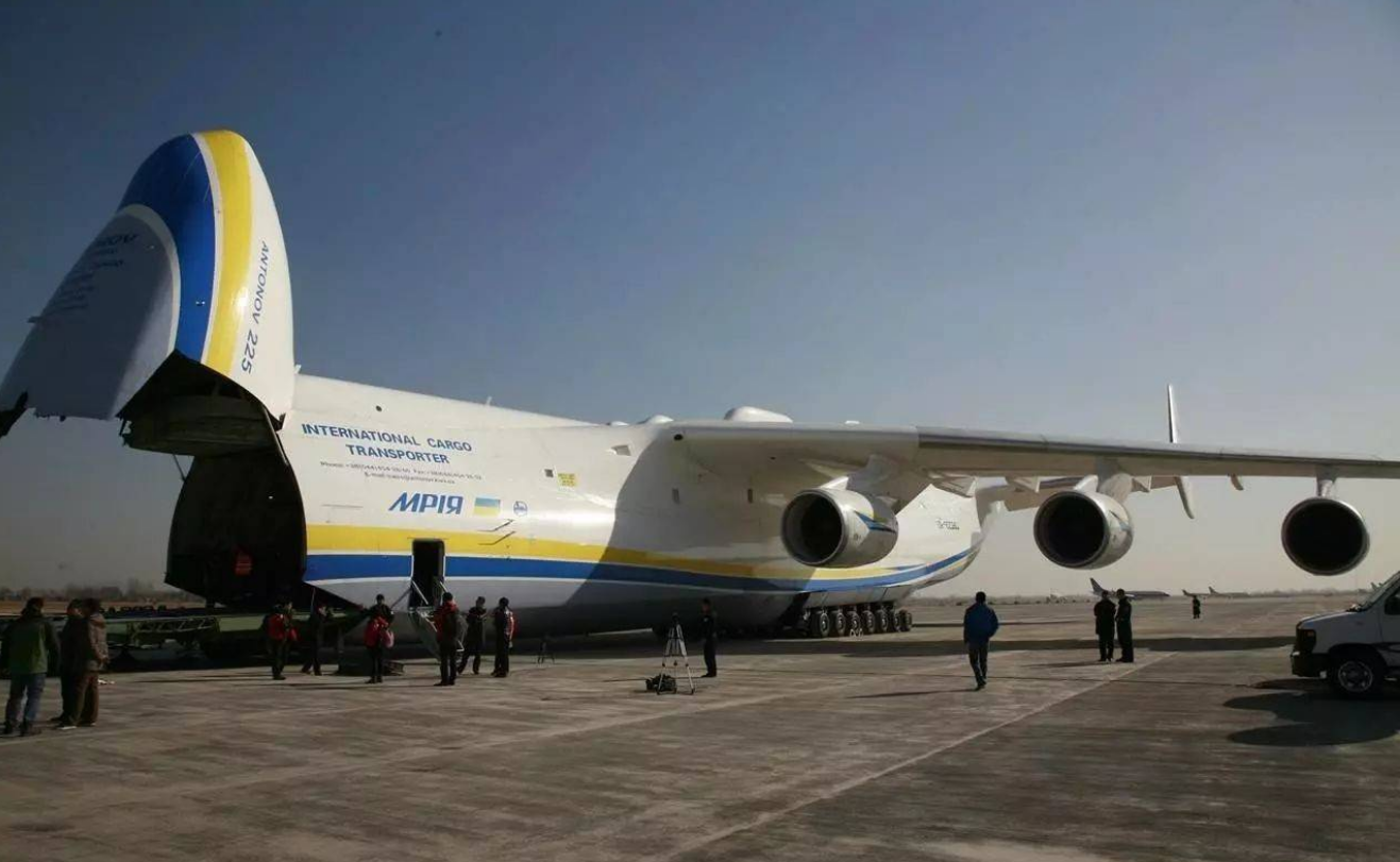最大的运输机安-225“梦幻”，实至名归的空中巨无霸，性能如何？