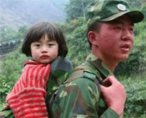 12歲小女孩地震時被兵哥救出，10年后不顧一切獻(xiàn)身求嫁，現(xiàn)狀如何