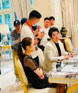 郎朗吉娜疑购北京1.8亿别墅，装修奢华富丽堂皇，数十人陪同看房