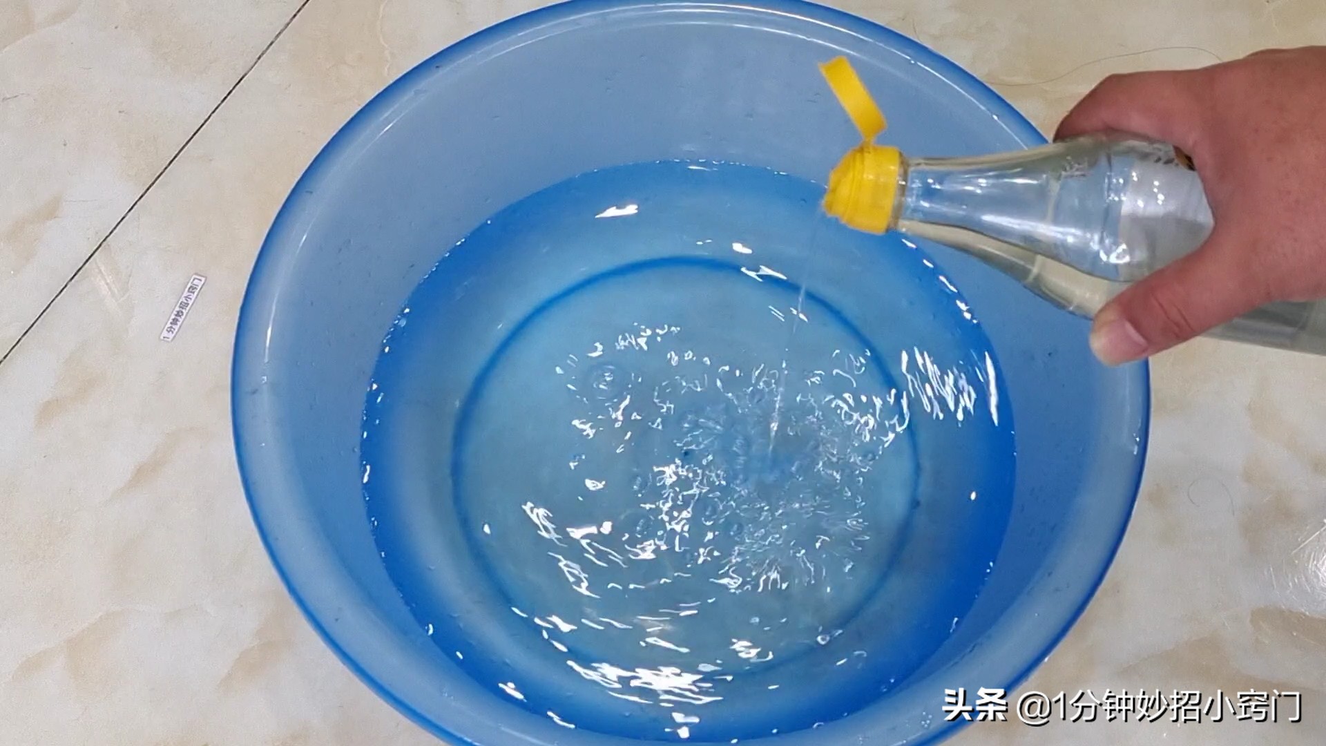 Mopping the floor with clean water is equivalent to white mopping. Pour