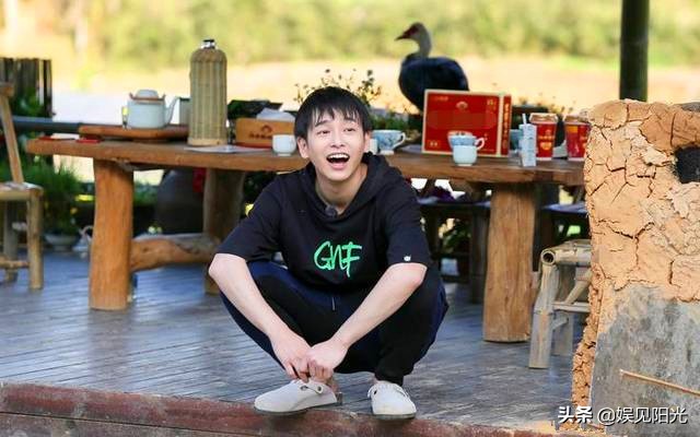 《向往的生活》：不愿洗澡还不换衣服，彭昱畅是真把这节目当家了