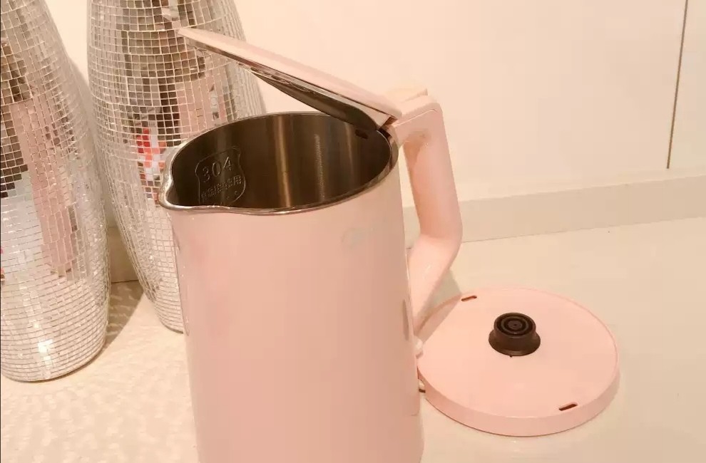 Why are the electric kettles used by every household in China banned in