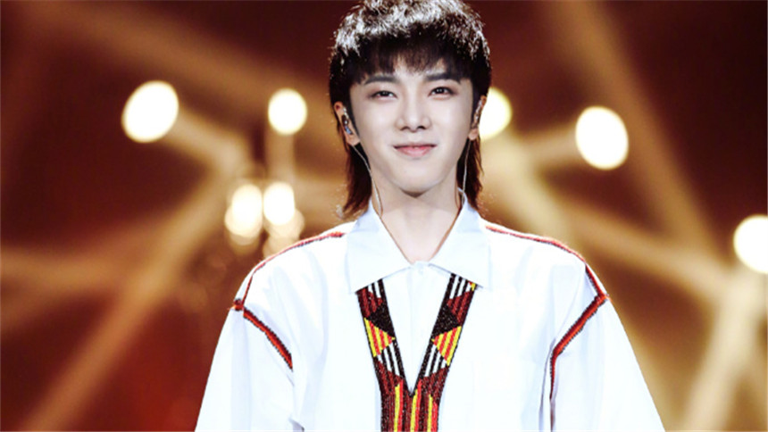 Hua Chenyu birthday, zhang Bichen sends don't bother to see me out the blessing can be paid close attention to, nod an assist everybody uses by oneself head