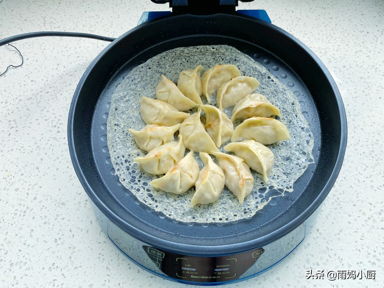 冰花煎饺用淀粉还是面粉，教你一招，做出来的冰花晶莹剔透又酥脆