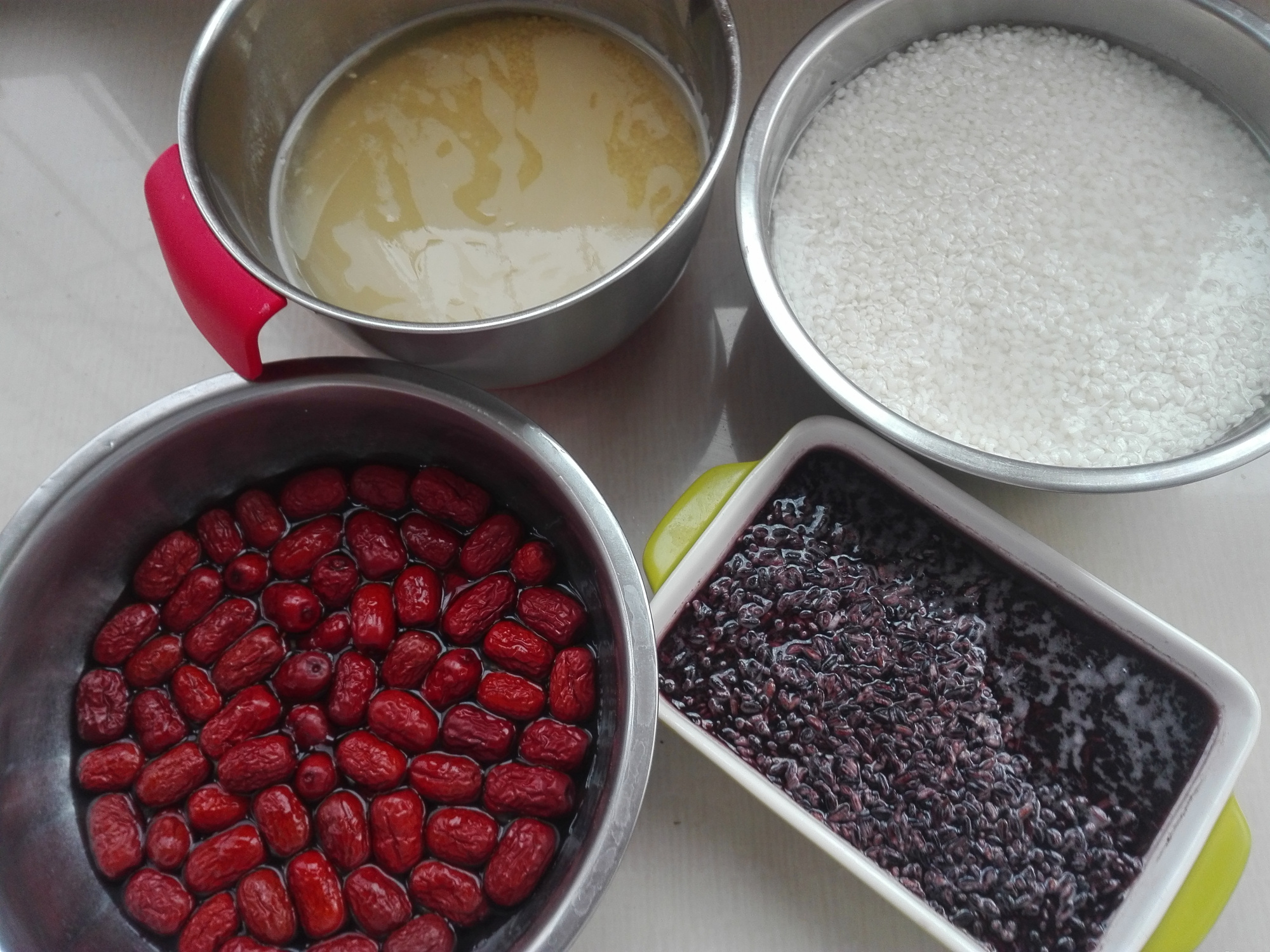 端午節，曬一下我家包粽子，多種包法，無任何添加劑，簡單又好吃