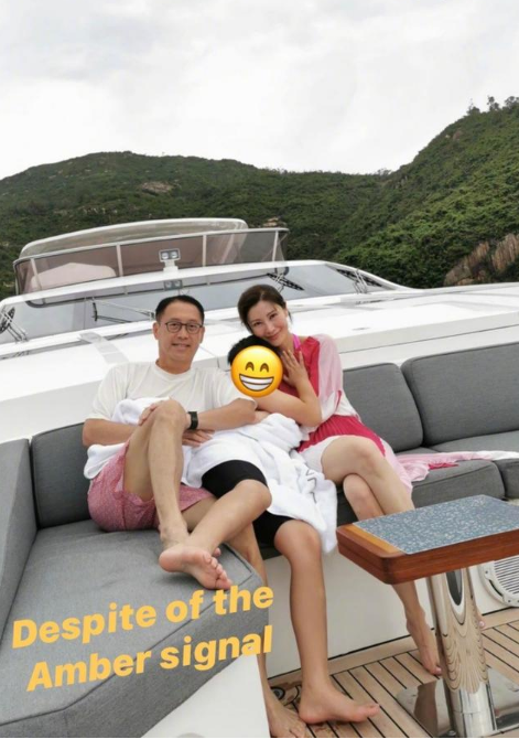 李嘉欣为富豪老公庆生，10岁儿子肚腩抢镜，住亿万豪宅生活奢侈
