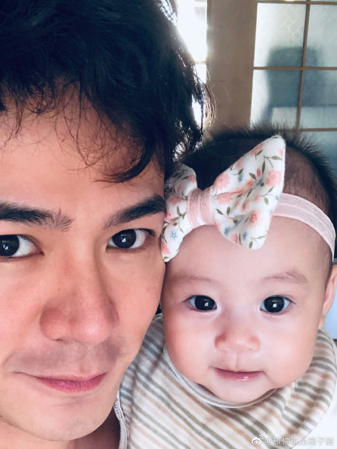 楊怡曬女兒近況，9個月小珍珠努力學爬，胡杏兒都忍不住拍手稱讚