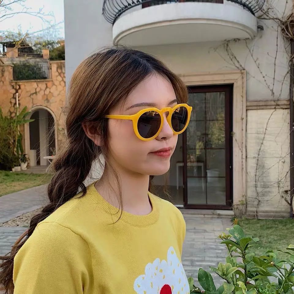 More than 20 years past, we still remember that boy that wearing round glasses breathing out Li Bote