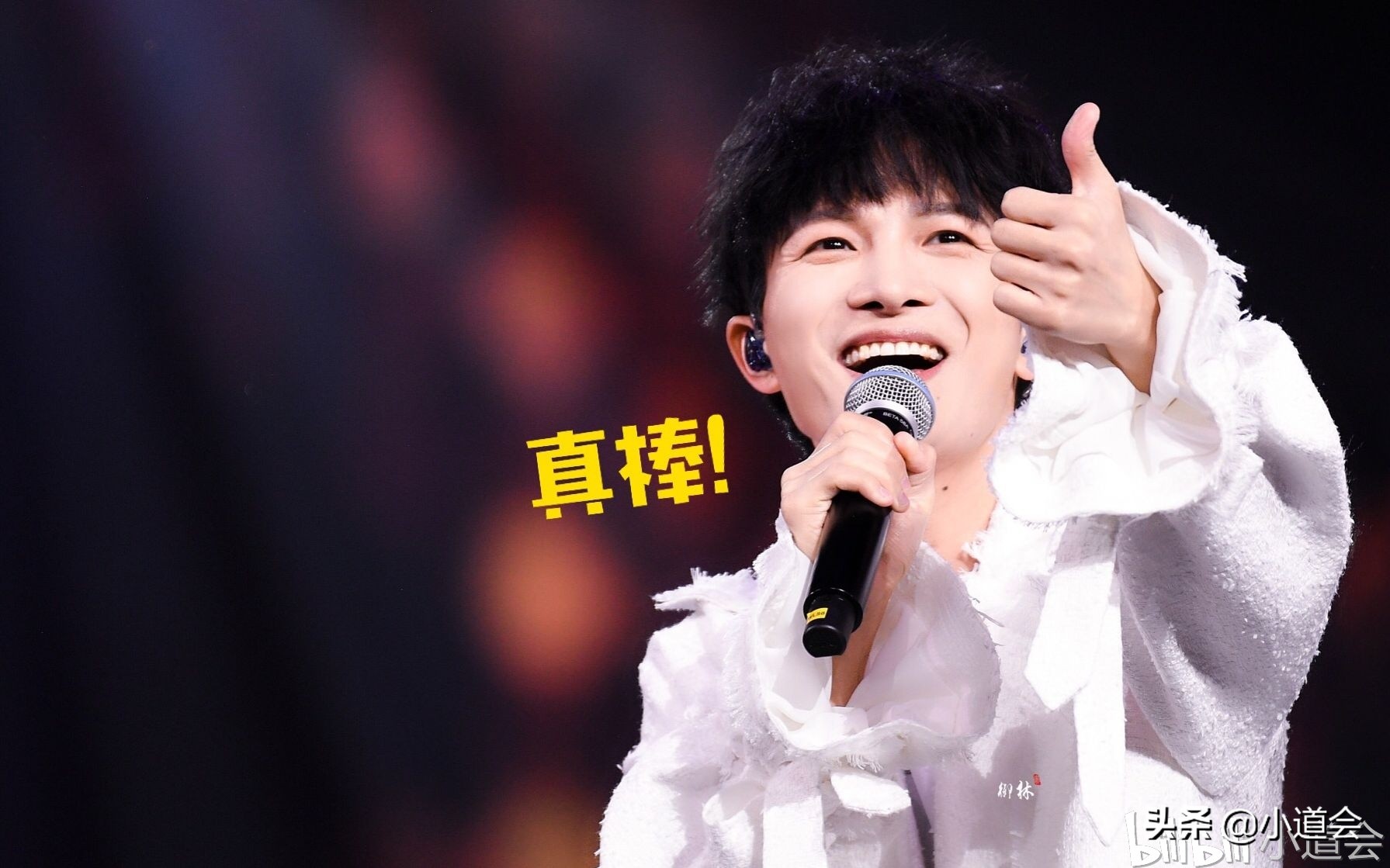 周深：“热榜”“新歌榜”持续发力，“双腿”