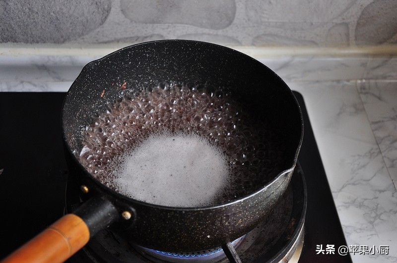 Old aunt of 50 years old, like to drink this boiling water in the morning, use 5 minutes only, cheek is red attack