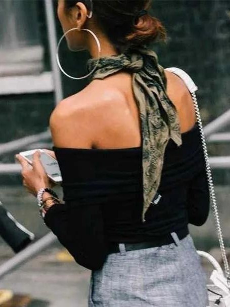 2020最流行的丝巾搭配，Lisa的性感裹胸，复古包头
