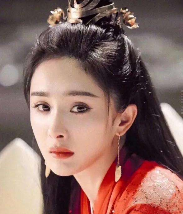 都是仙女的姿色 杨幂赵丽颖谁的眼睛更漂亮？