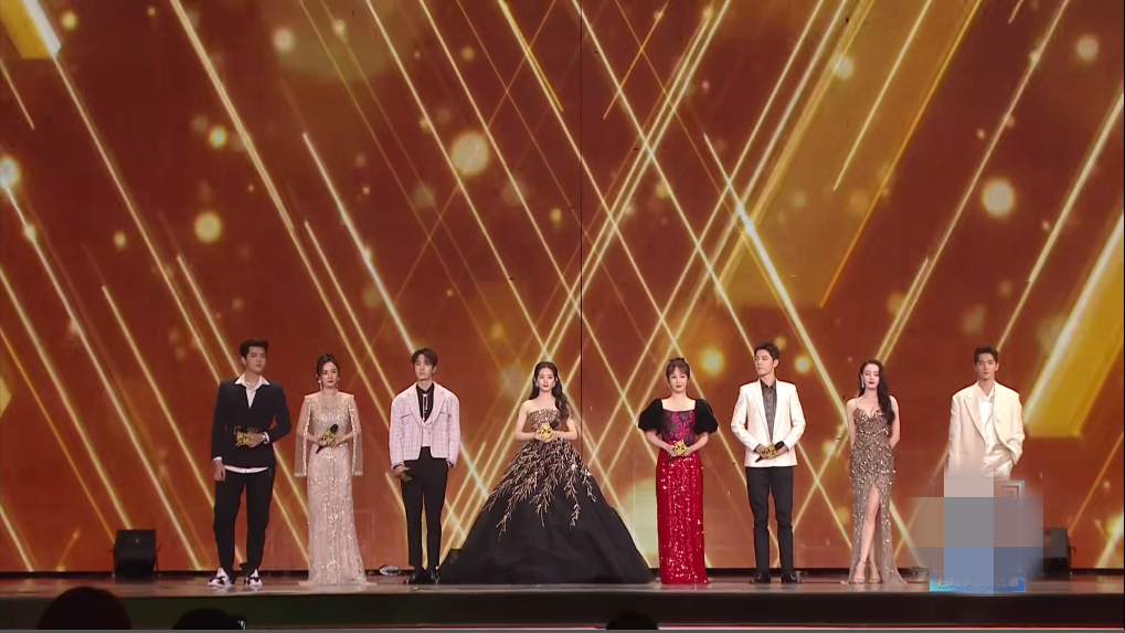 有人暗暗发糖，有人尴尬互动，星光大赏内场真