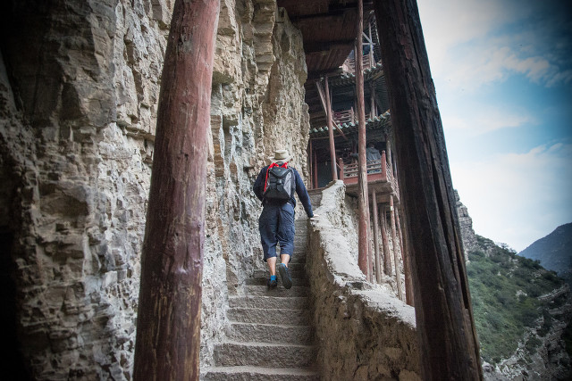 中国8个建在悬崖绝壁上寺庙，精彩绝伦，你去过哪个