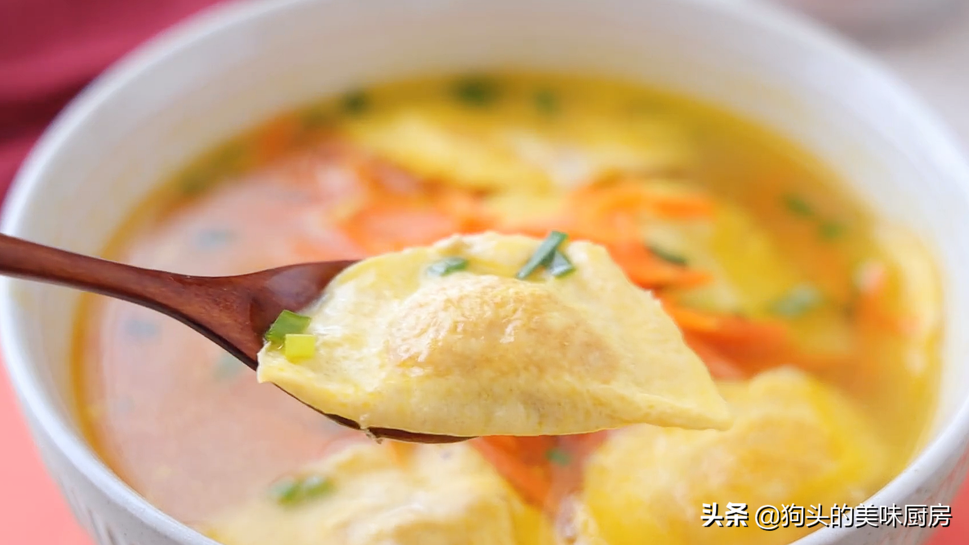 蛋餃用這個方法做，個個圓潤好看，簡單又方便，直接吃燉湯都可以