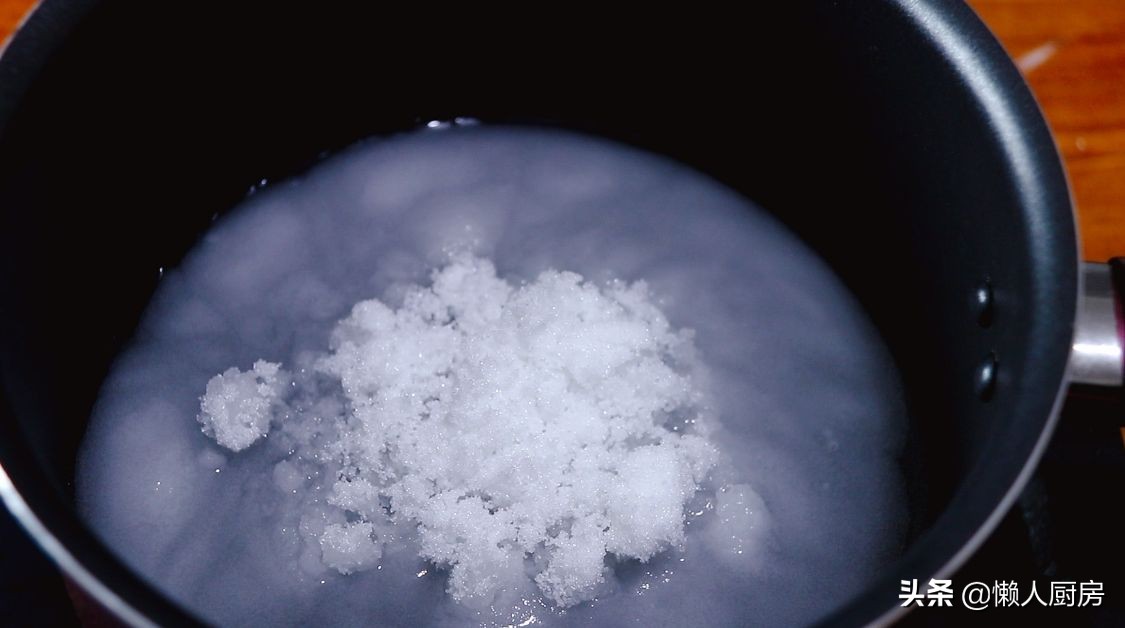 這是棉花糖的簡單做法，只需要4種食材，還可做雪花酥、牛軋糖