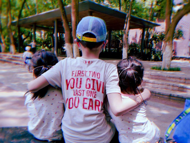 杨威双胞胎女儿太好辨认！各自遗传爸妈基因，姐妹俩还真不偏心啊