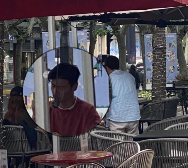 網友偶遇張晉夫婦帶家人逛街，48歲蔡少芬全素顏臉部鬆垮認不出