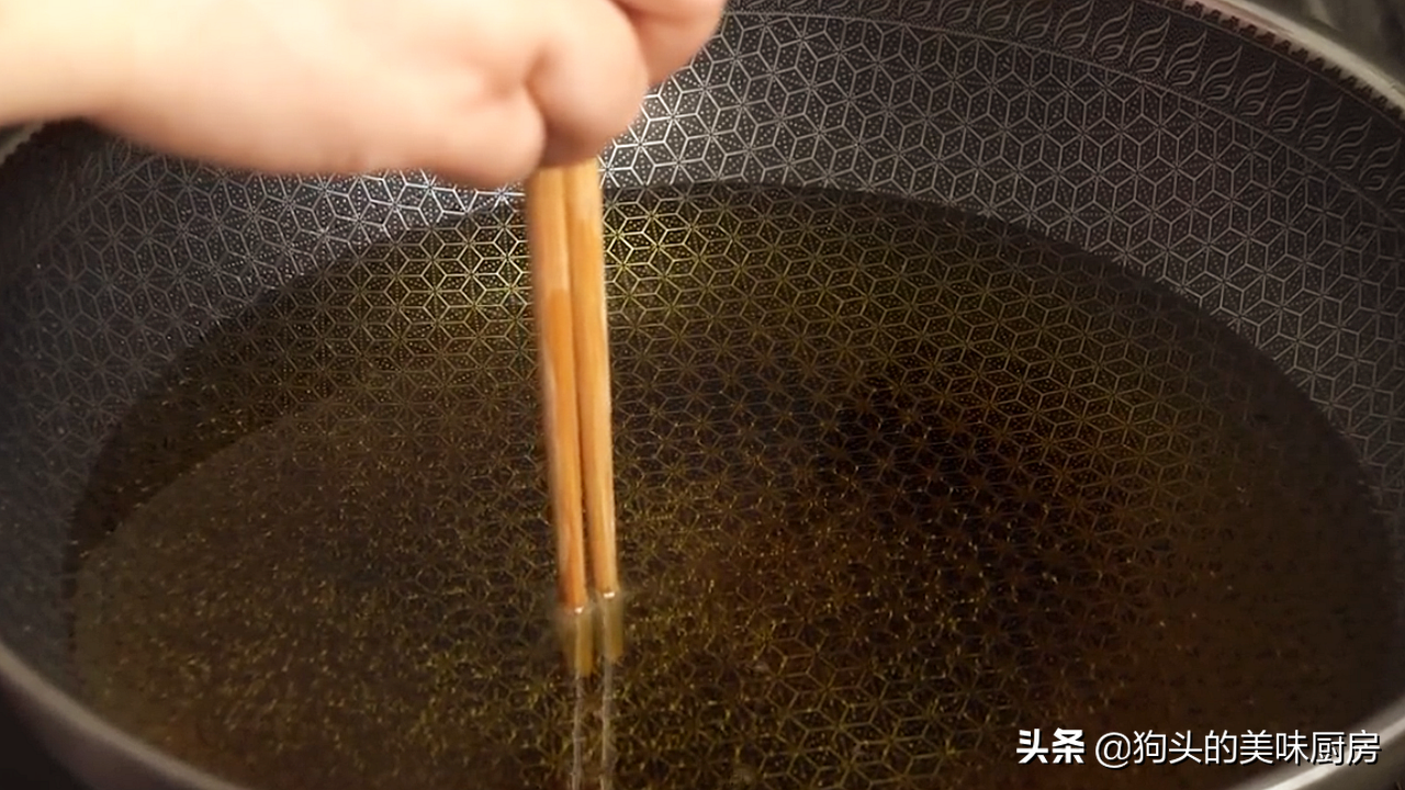 15分鐘教你做懶人炸春捲，不和麵不餳面，酥脆鮮美，好吃不油膩