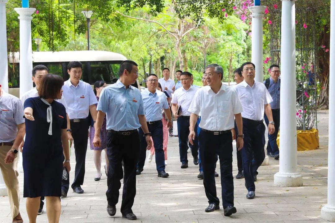“三亚很荣幸 三亚很骄傲”三亚市委书记周红波调研考察三亚学院