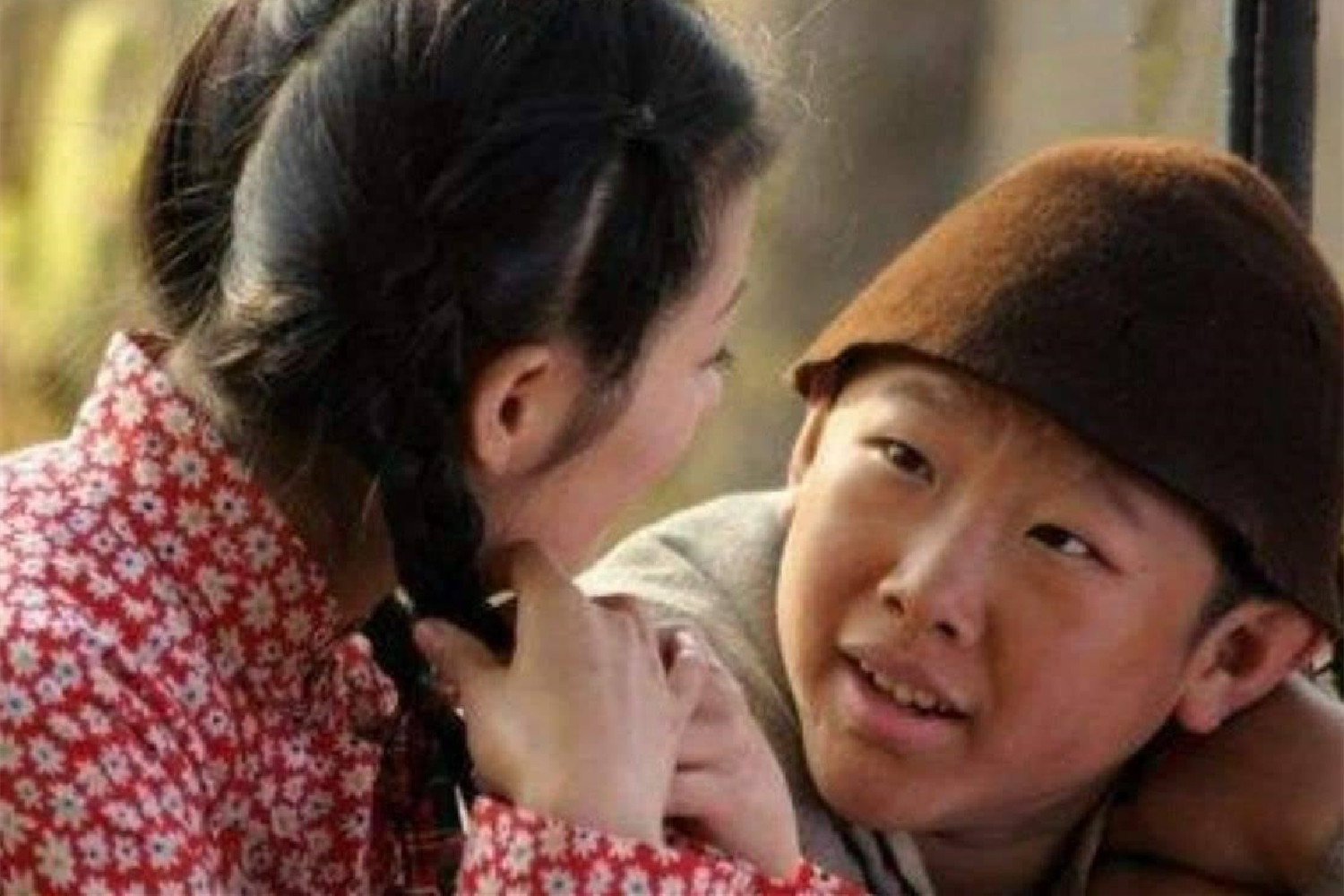 19岁演《家有儿女》中13岁“刘星”的同学，与妻子同框似母子