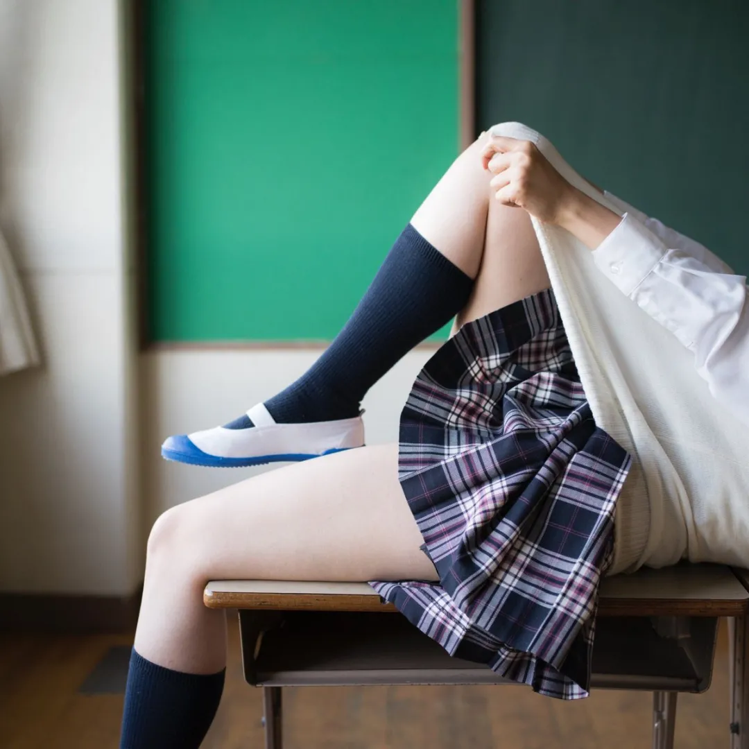 制服的裙底