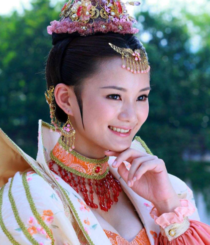 王宝钏苦守寒窑18年，终成一朝皇后，她的死却让丈夫长出一口气
