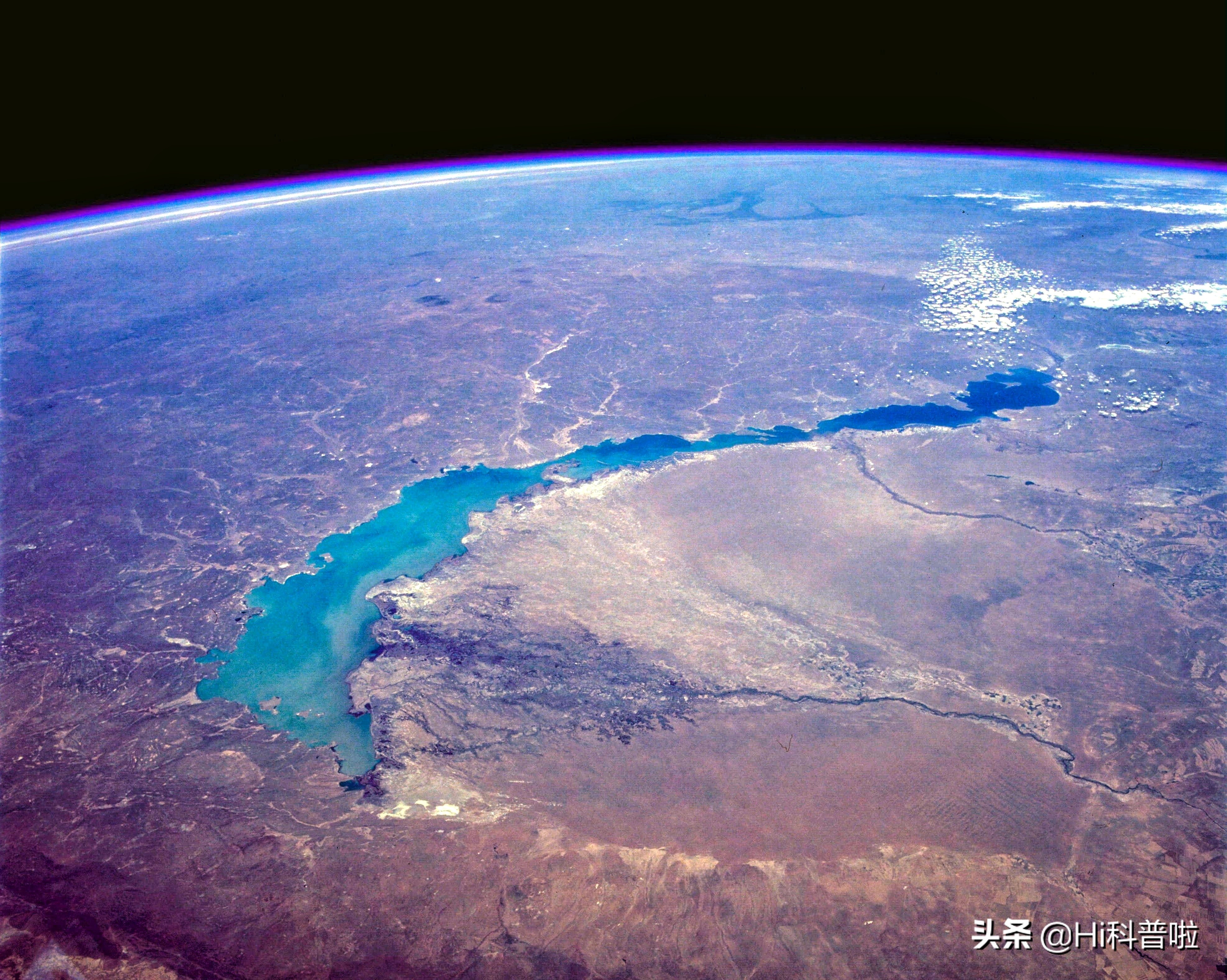 貝加爾湖距海2000多千米，為何湖里卻有海洋生物？