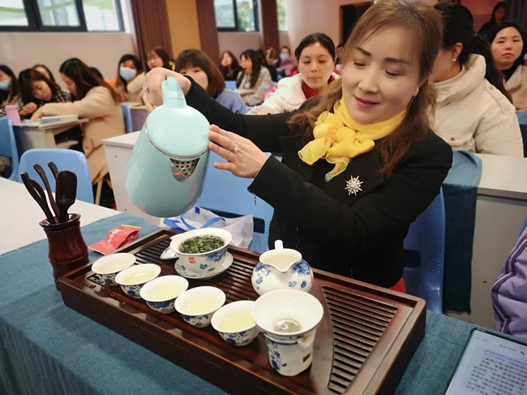 成都市双流区九江小学丨巾帼心向党 奋斗新征程