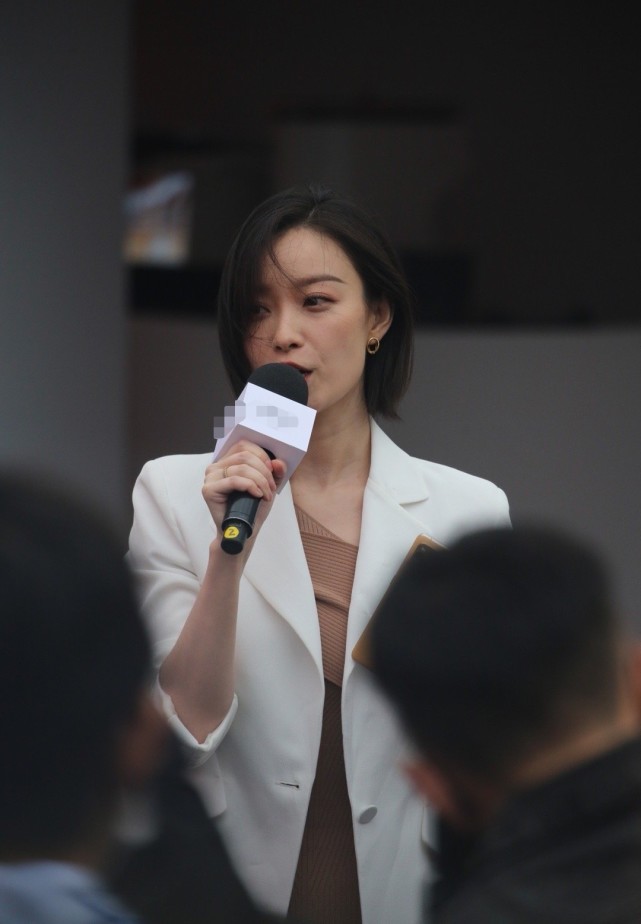 2 85 flowers expose to the sun at the same time unripe graph: Force of Ni Ni temperament controls the other side, yang Mi shows another kind of beauty however