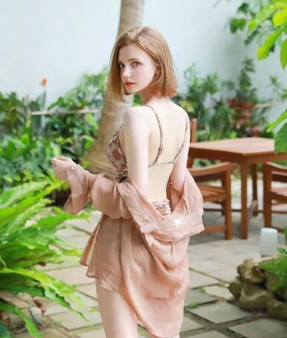 Rike Chloe, a GermanKorean mixed model, born in 1998, she is only 23