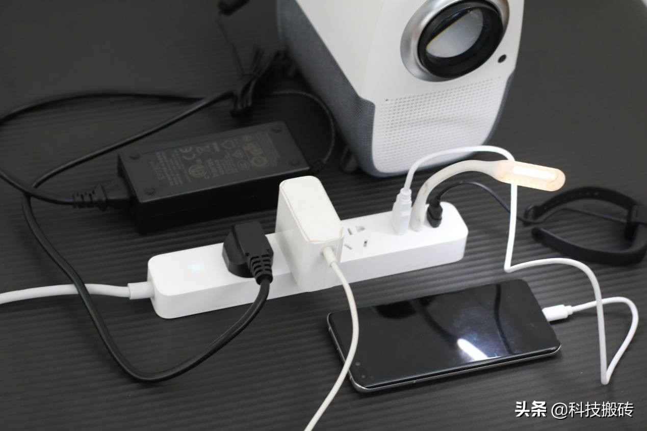 米家再添新成员，aigo智能插线板：电量监测用多少电都知道