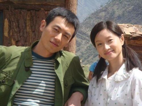 被“出轨”的罗晋晒唐嫣美照，对比之下，朱亚文才是宠妻典范
