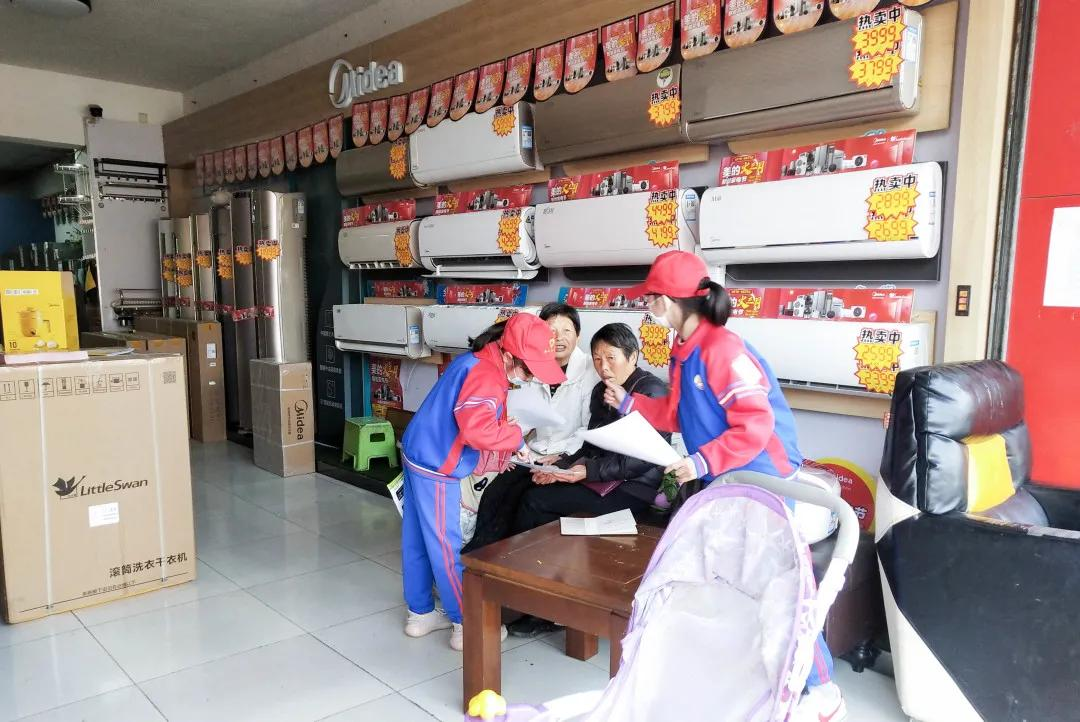 成都市双流区金桥小学开展学雷锋志愿服务活动